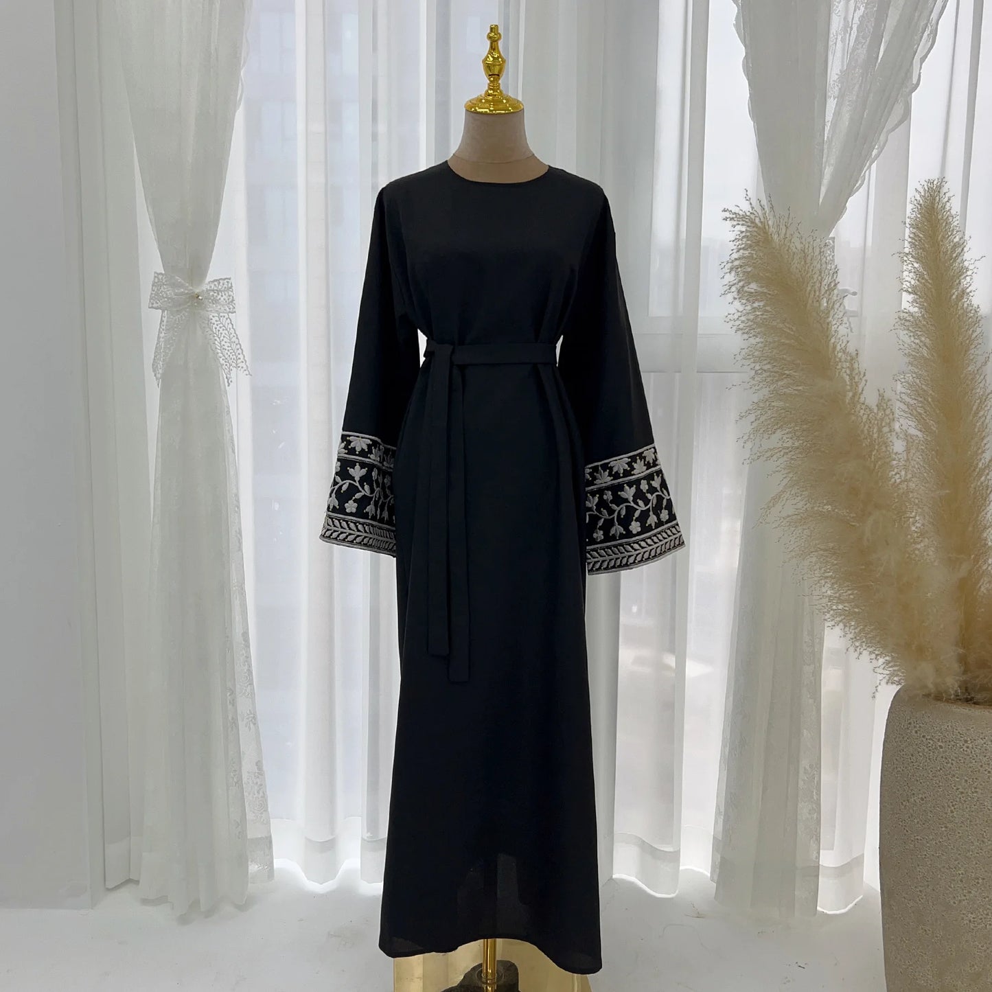 Turkish Solid Muslim Dresses Simple Dubai Abayas for Women Casual Embroidered Elegant Long Dresses Lace-up Robes Women's Abayas